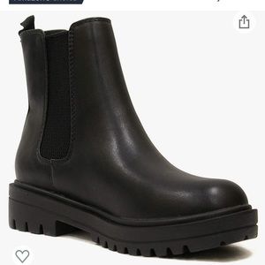 SODA Threaded Lug Sole Chelsea Boot